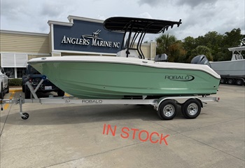 2027 Robalo R200 Solid Island Green Boat